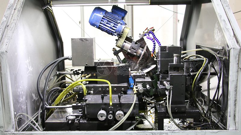 走心机手轮操作步骤：确保加工精度与稳定性的关键